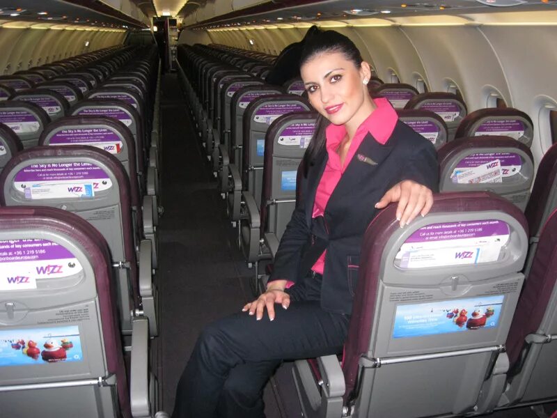 Wizz ереван. Wizz Air Abu Dhabi самолеты внутри. Wizz Air Abu Dhabi салон. Wizz Air салон самолета. Wizz Air кресла.