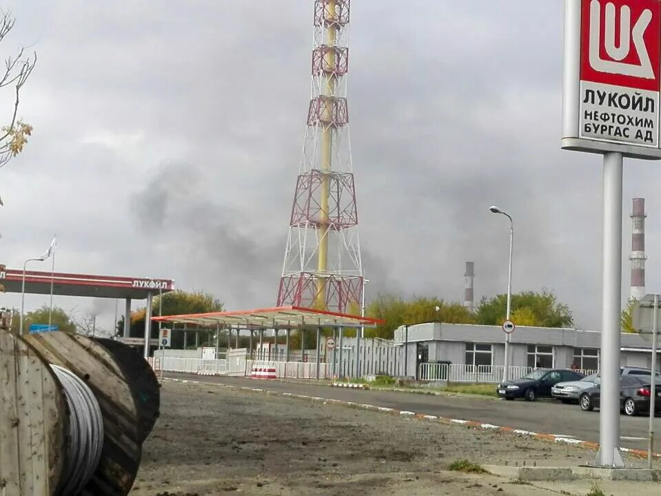 Лукойл бургас болгария. Лукойл нпз болгария. Лукойл нефтохим бургас. Лукойл нпз болгария. Лукойл завод в бургасе.