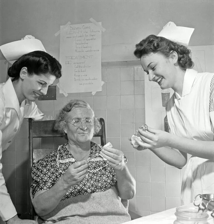 She s nurse. Медсестра. Медсестра 1950. Медсестра в школе. Медсестра США 1940.