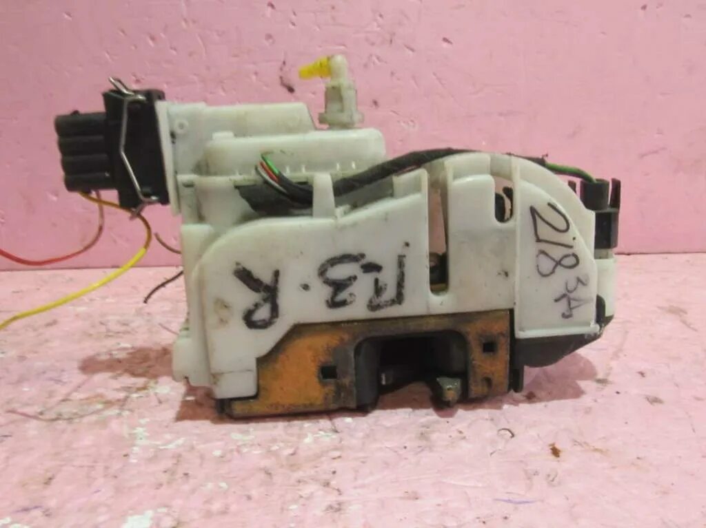 замок передней двери гольф 3. замок водительской двери фольксваген гольф 3. замок двери гольф 3. гольф 3 замок водительской двери. купить замок дверки бардачка фольксваген гольф 3.