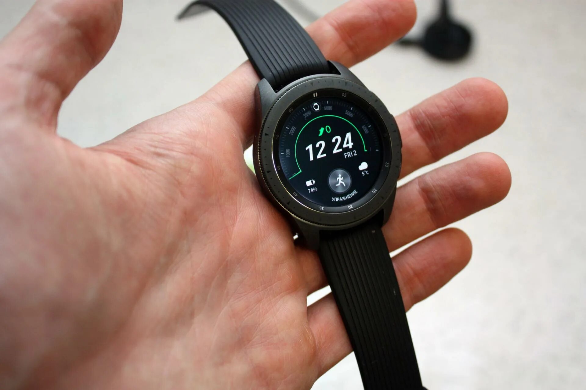 Samsung galaxy watch черные. Samsung Galaxy watch 42mm Black. Samsung Galaxy watch 42мм. Смарт часы самсунг Galaxy watch 42mm. Samsung watch 4 42mm.