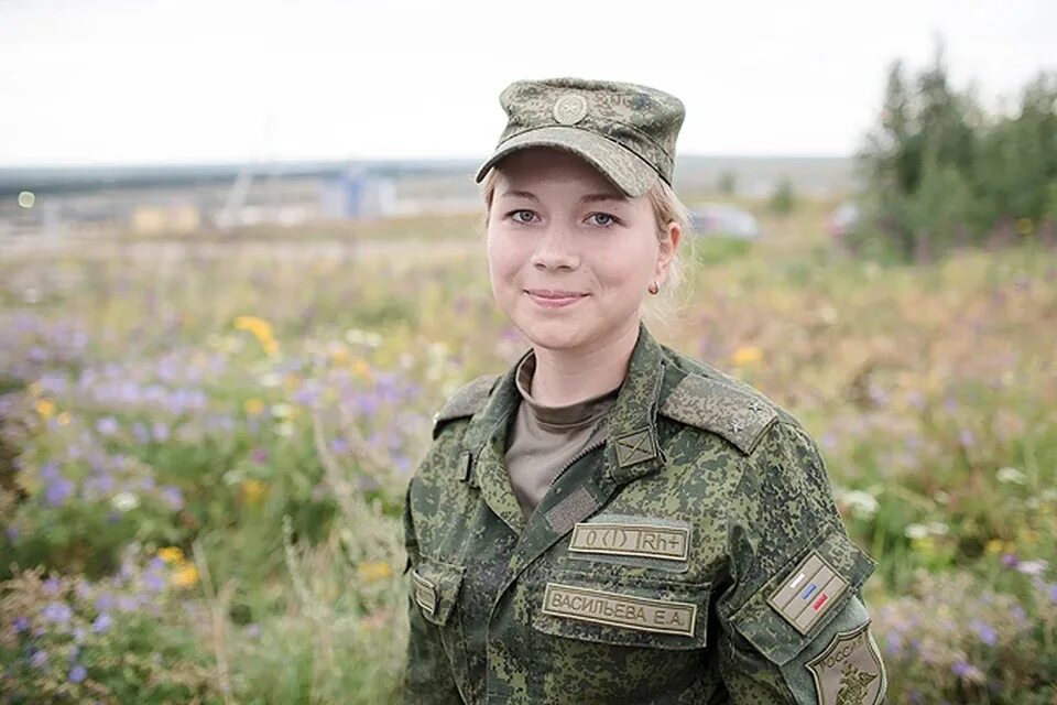 Женщины военнослужащие. Военная форма. Русские женщины военные. Женщина солдат. Девушка военный врач