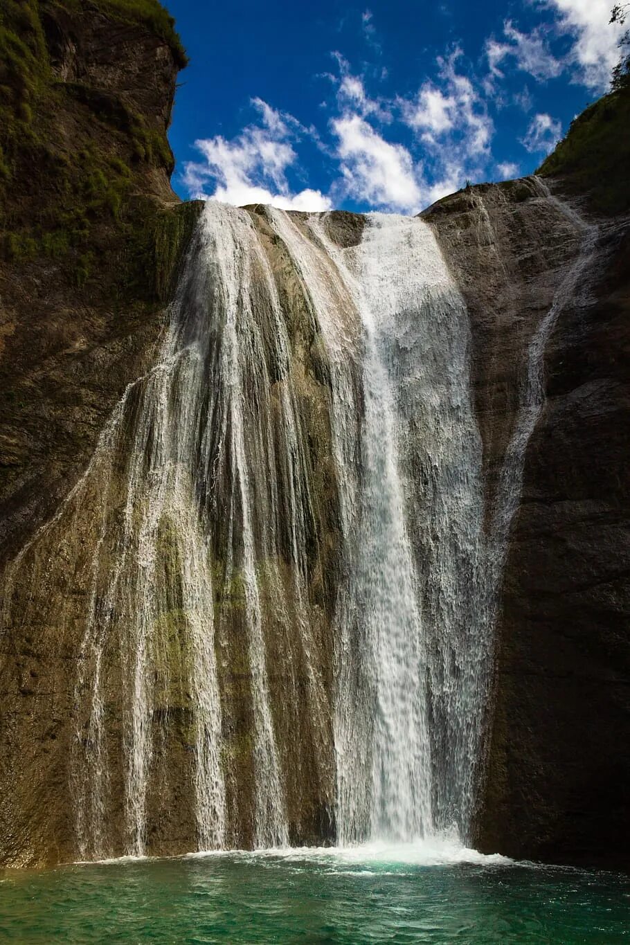 Водопад. Водопад картинки. Падающий водопад.
