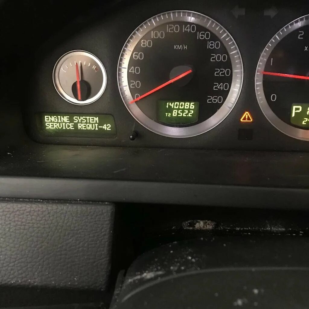 Engine system. Вольво s60 engine system service requi-42. volvo xc90 service requi 42. вольво хс90 ошибка 42. engine system service requi 42 volvo.