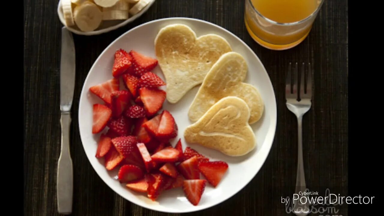 Романтический завтрак. Вкусный завтрак любимому. Завтрак для любимой. Вкусный романтичный завтрак.