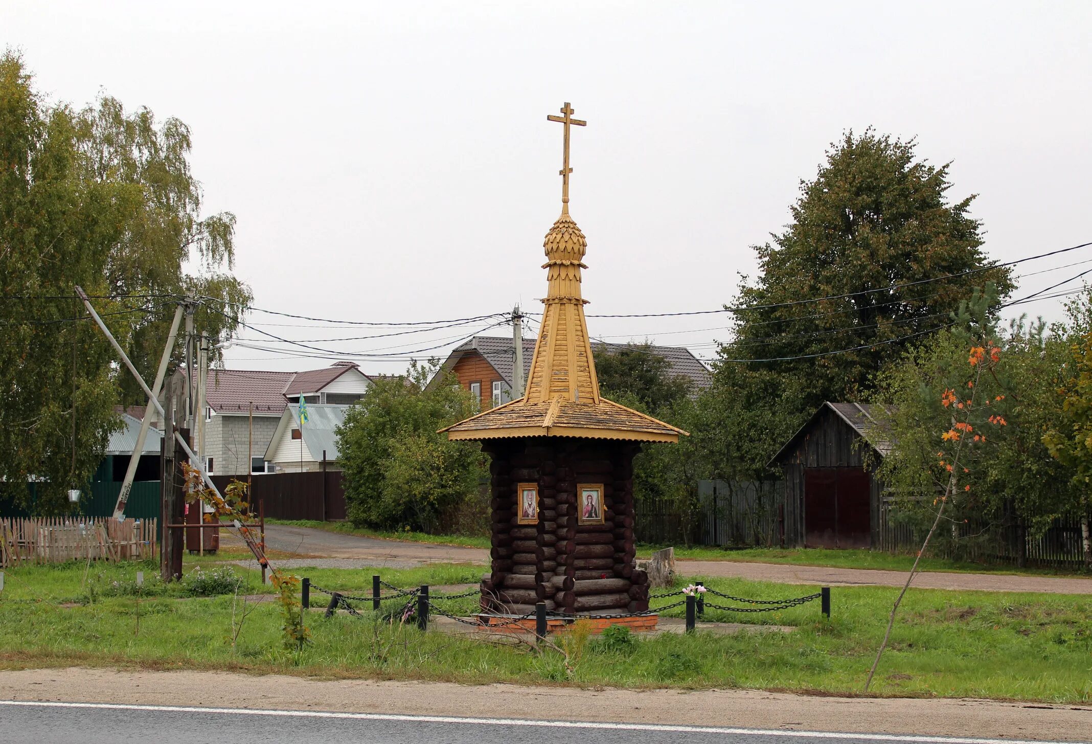 Люберцы крест. Крест храма христа спасителя. Часовня памятный крест иркутск. Поклонный крест в с. Маковском.