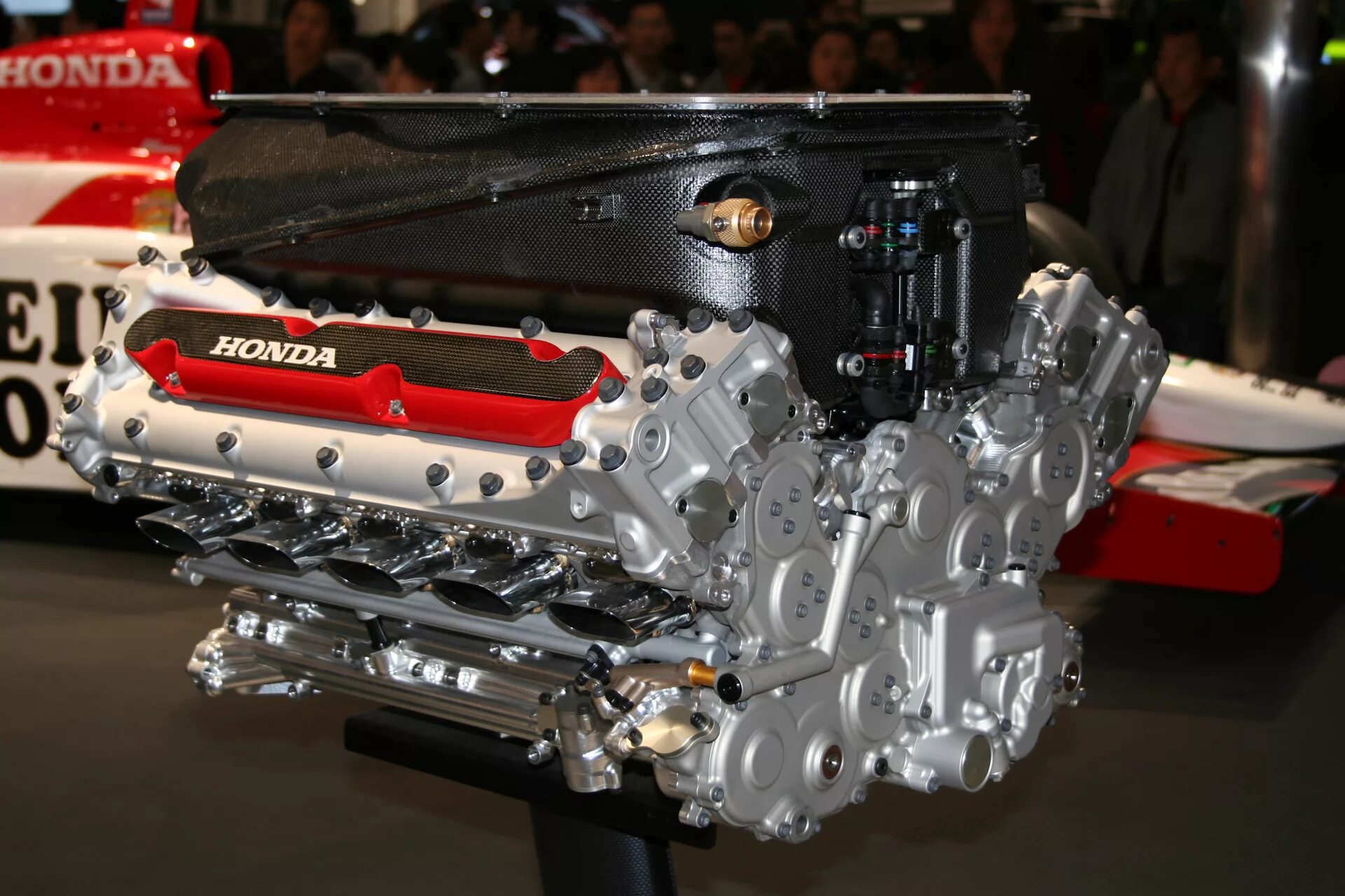 Насколько надежен двигатель. Двигатель Хонда v10 f1. Honda v12 f1. Двигатели Honda v8 ra807e. Honda f1 engine.