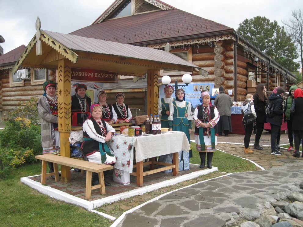 Саранское подворье саранск. Мордовское подворье Саранск музей. Ресторан Мордовское подворье Саранск. Саранск этнографический комплекс. Республика Мордовия Саранск Саранская улица 21 Мордовское подворье.