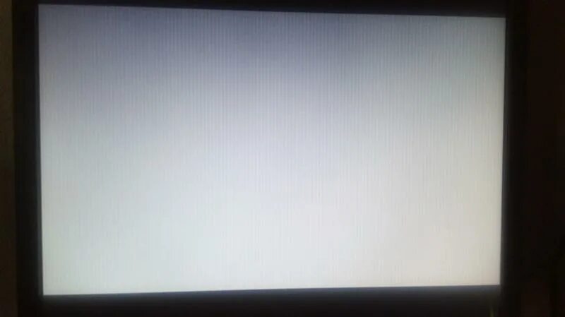 Звук белого экрана. LG 6000 серый экран. Монитор BENQ серый экран белый. Белая полоса сбоку экрана. Tl15h102b белый экран.