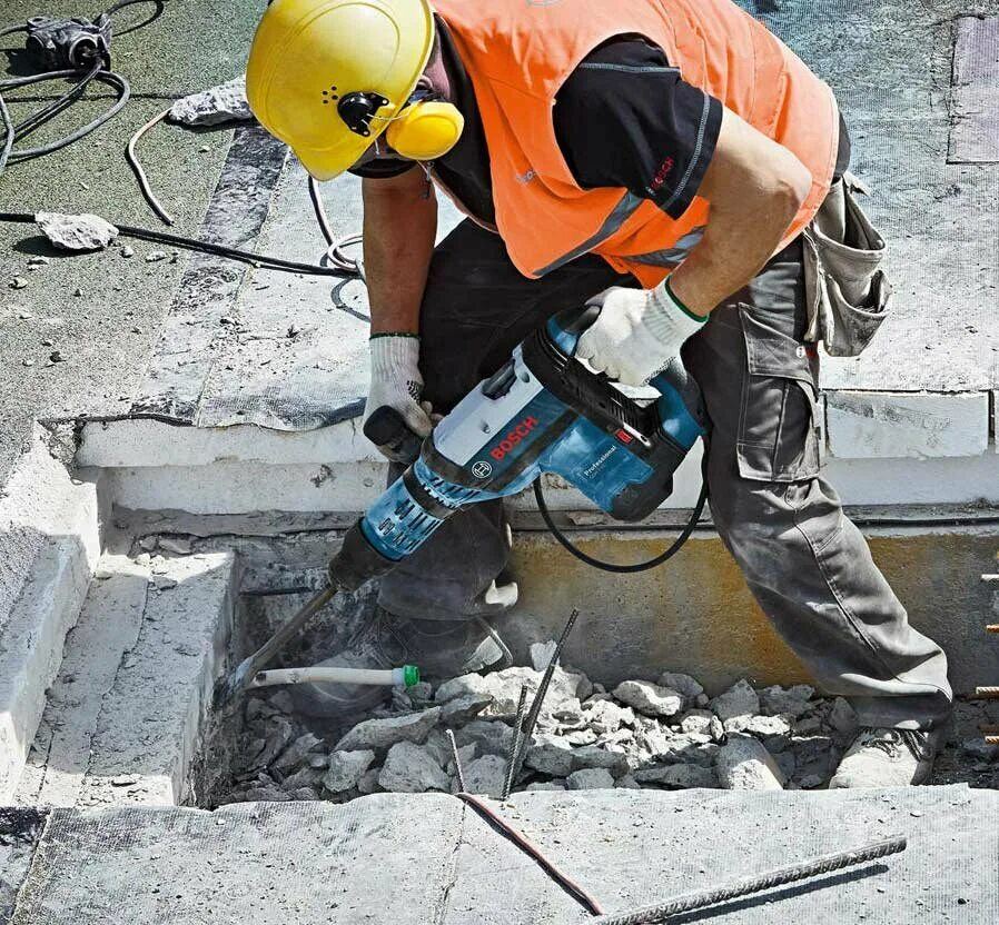 Основа демонтаж. Чем выровнять провал в полу. Демонтаж асфальта отбойными молотками. Демонтаж бетона отбойными молотками. Способы и виды демонтажа фундамента.