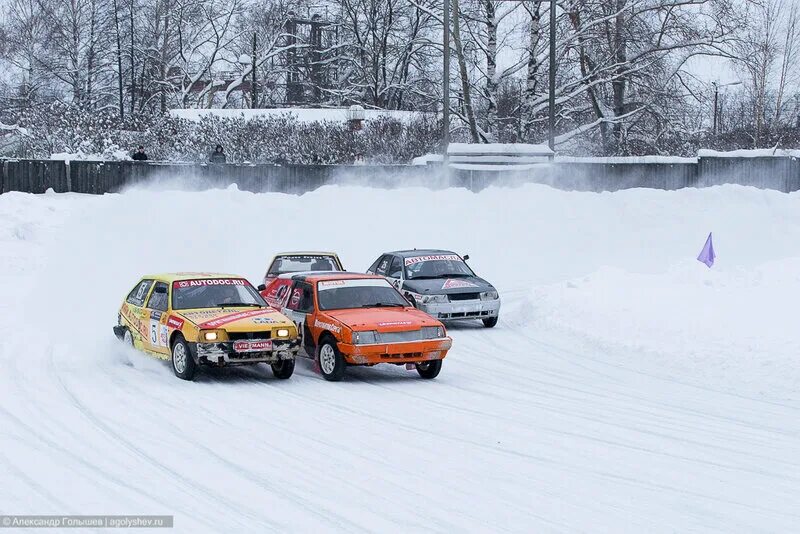 гонки зимой. автогонки на льду. соревнований по автомобильным гонкам на льду «трек 400». 2022. гонки зима.