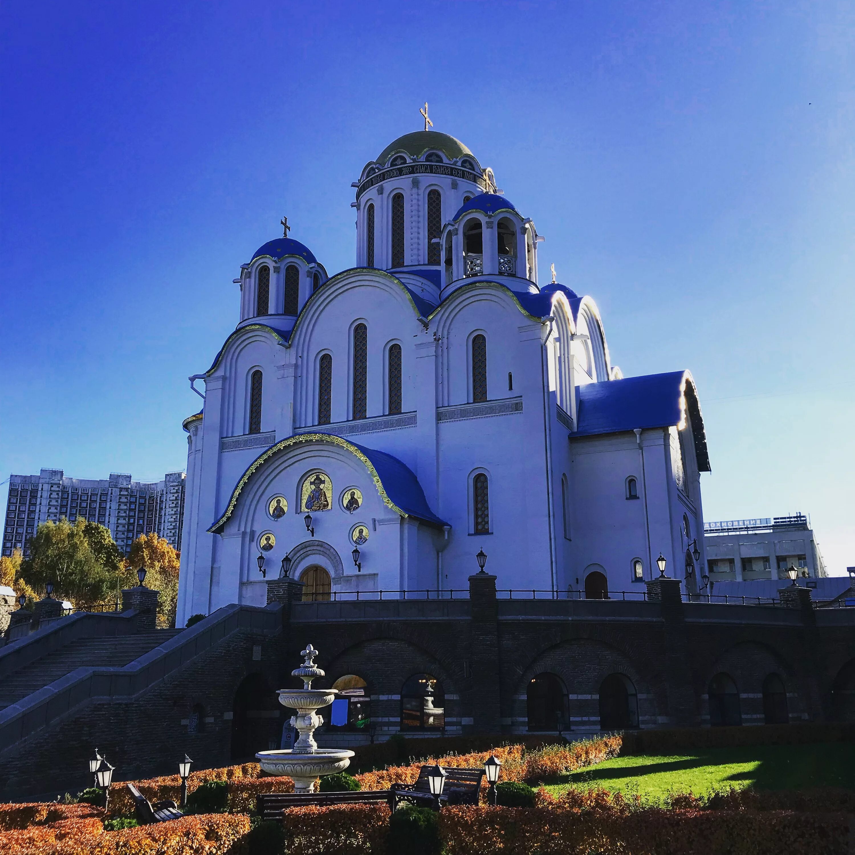 Покровский ясенево. Храм Покрова Пресвятой Богородицы в Ясенево. Храм Покрова Пресвятой Богородицы в Ясеневе, Москва. Церковь в Ясенево Покров Пресвятой Богородицы.