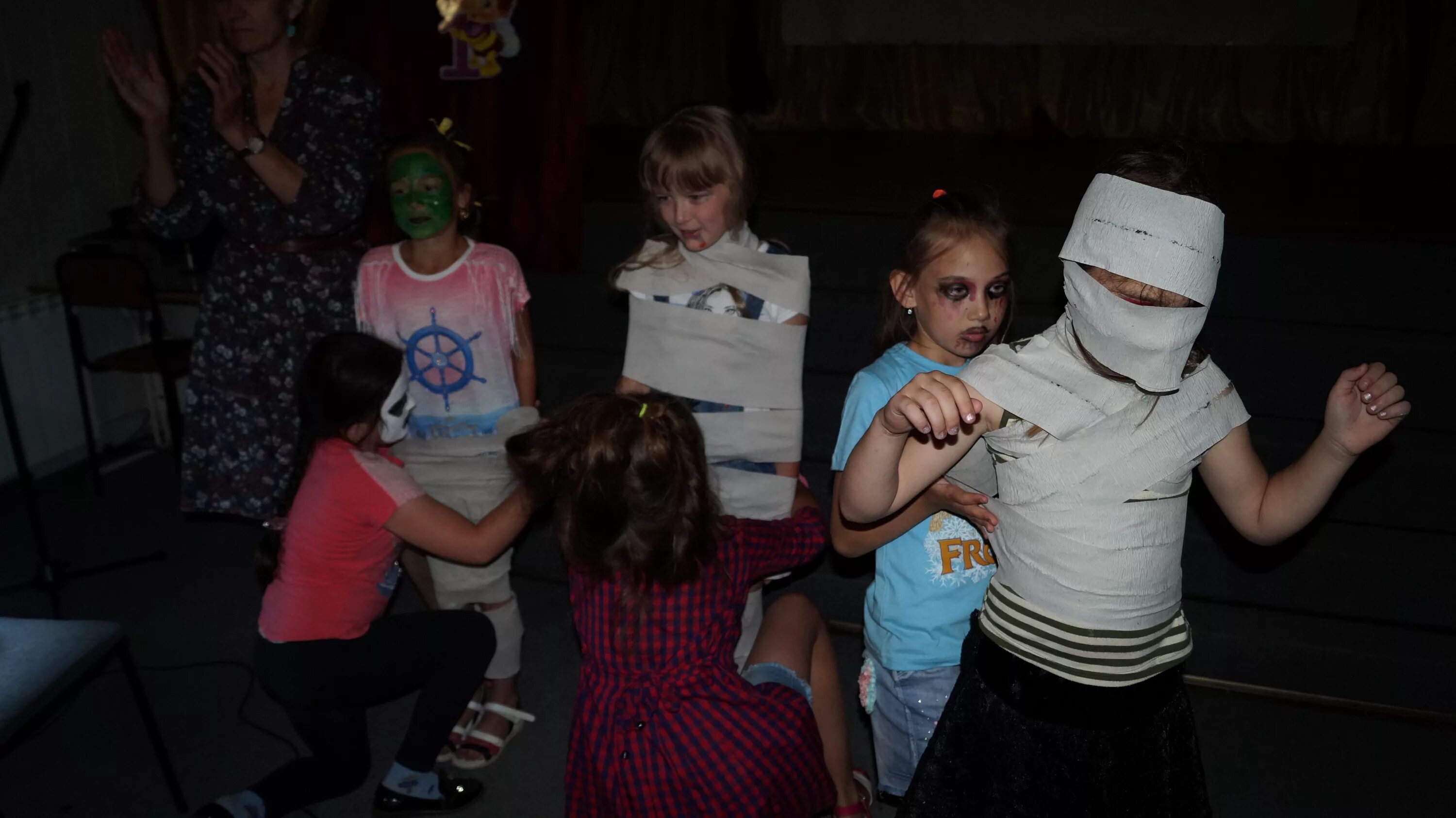 украшения на хэллоуин. необычные торты страшные. страшные подарки на день рождения. торт монстрики. страшные дни рождения для детей.