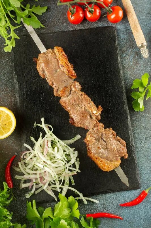 уч панжа из телятины. красивая подача шашлыка в ресторане. рататуй с картофелем. шашлык по таджикски. шашлык худжанд.