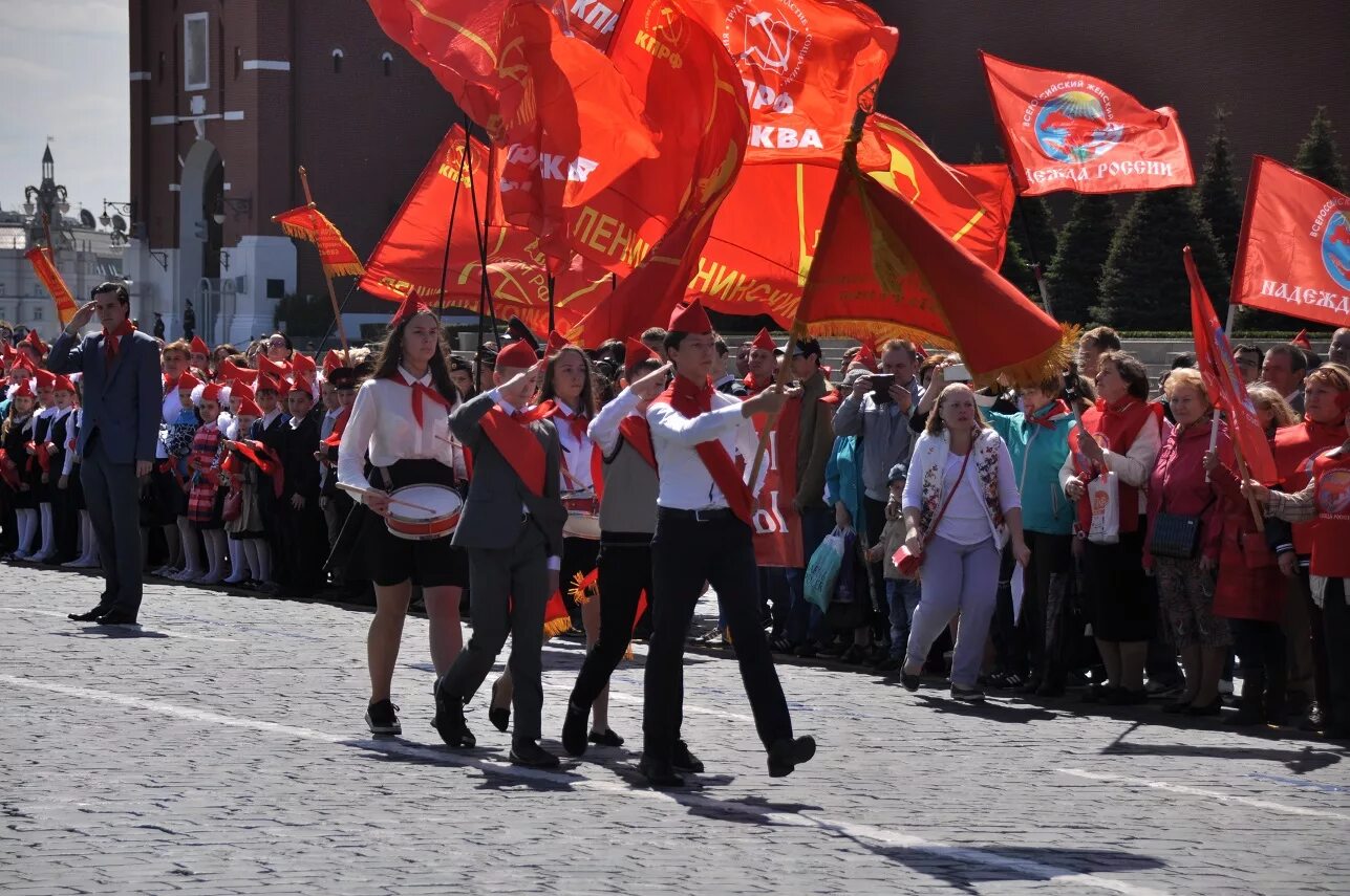 Севастополь в мае. День пиоге. День пионерской организации. Картинка 19 мая день детских общественных объединений. Поздравление с днем пионерии.