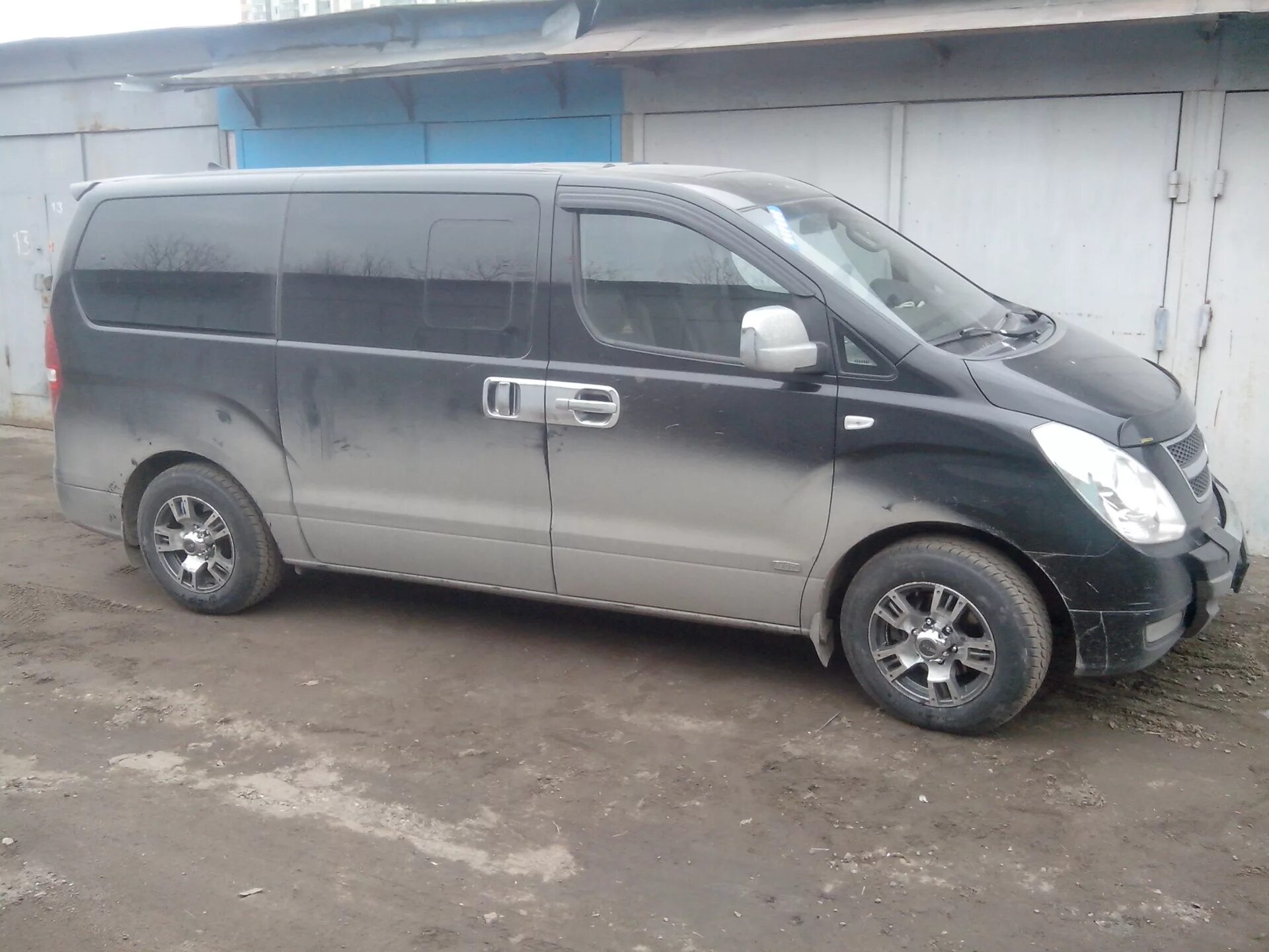 Колеса на хендай старекс. Диски на хендай старекс r16. Hyundai grand starex r20. Диски на хендай гранд старекс r18. Колеса на гранд старекс.