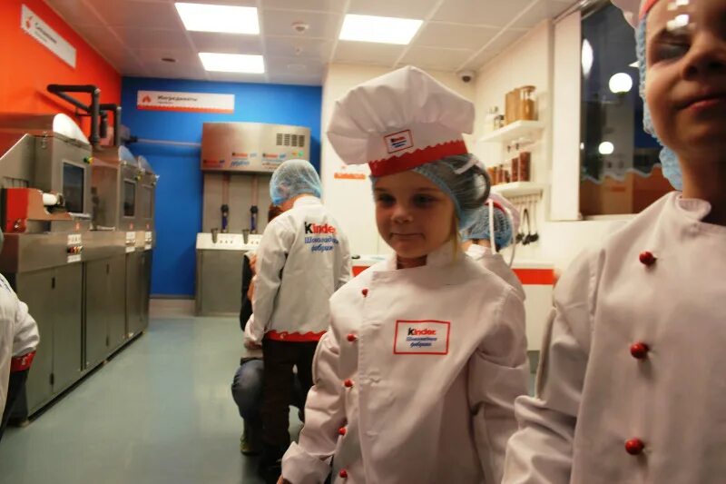 город профессий кидбург. кидзания киндер. москва детский центр профессий kidzania. город профессий для детей в москве. москва автозаводская улица 18 кидбург.