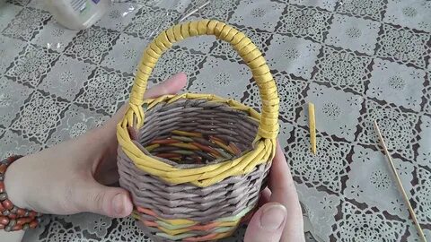 Маленькая корзинка из бумажной лозы