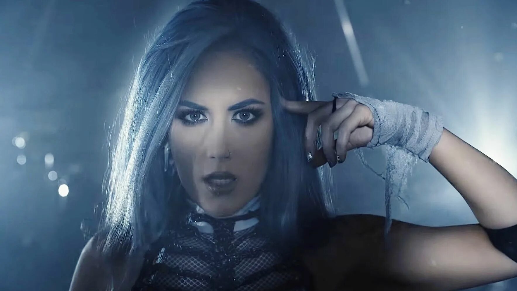 Alissa White-Gluz. Алисса Уайт-глаз 2022. Алиса Arch Enemy. Arch Enemy вокалистка.