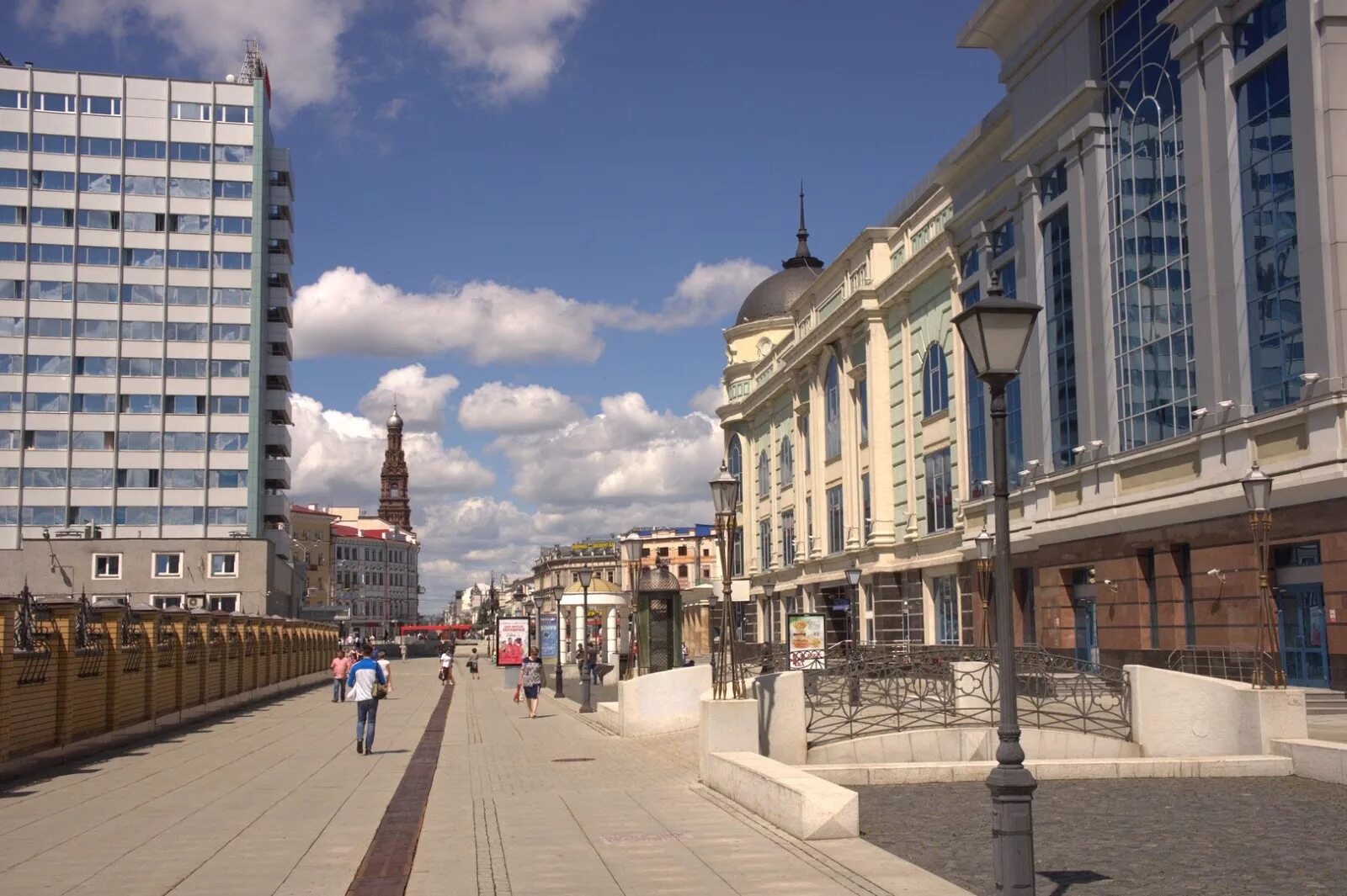 Петербургская Казань. Петербургская улица Казань. Улицы Петербургская и Баумана. Казань ул Петербургская и Баумана.