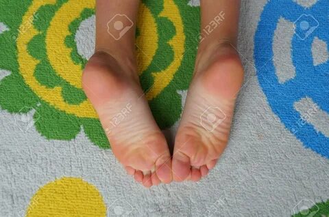 Children shelves feet
