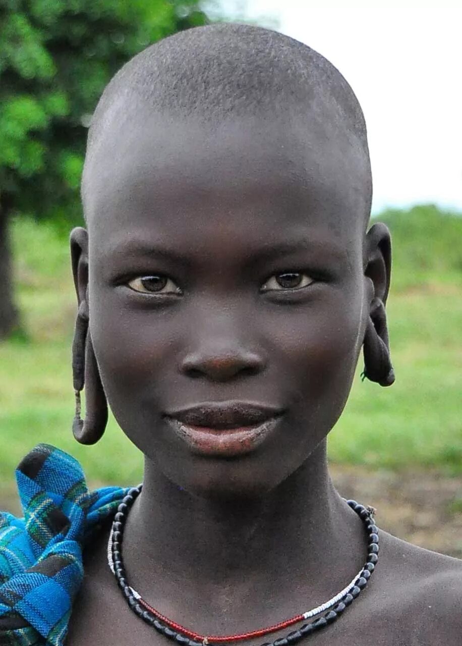Очень чернокожий. Африканцы негроидная раса. Африканские женщины. Черный африканец. Африканская раса.