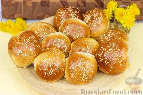 Дрожжевые булочки с кунжутом в духовке