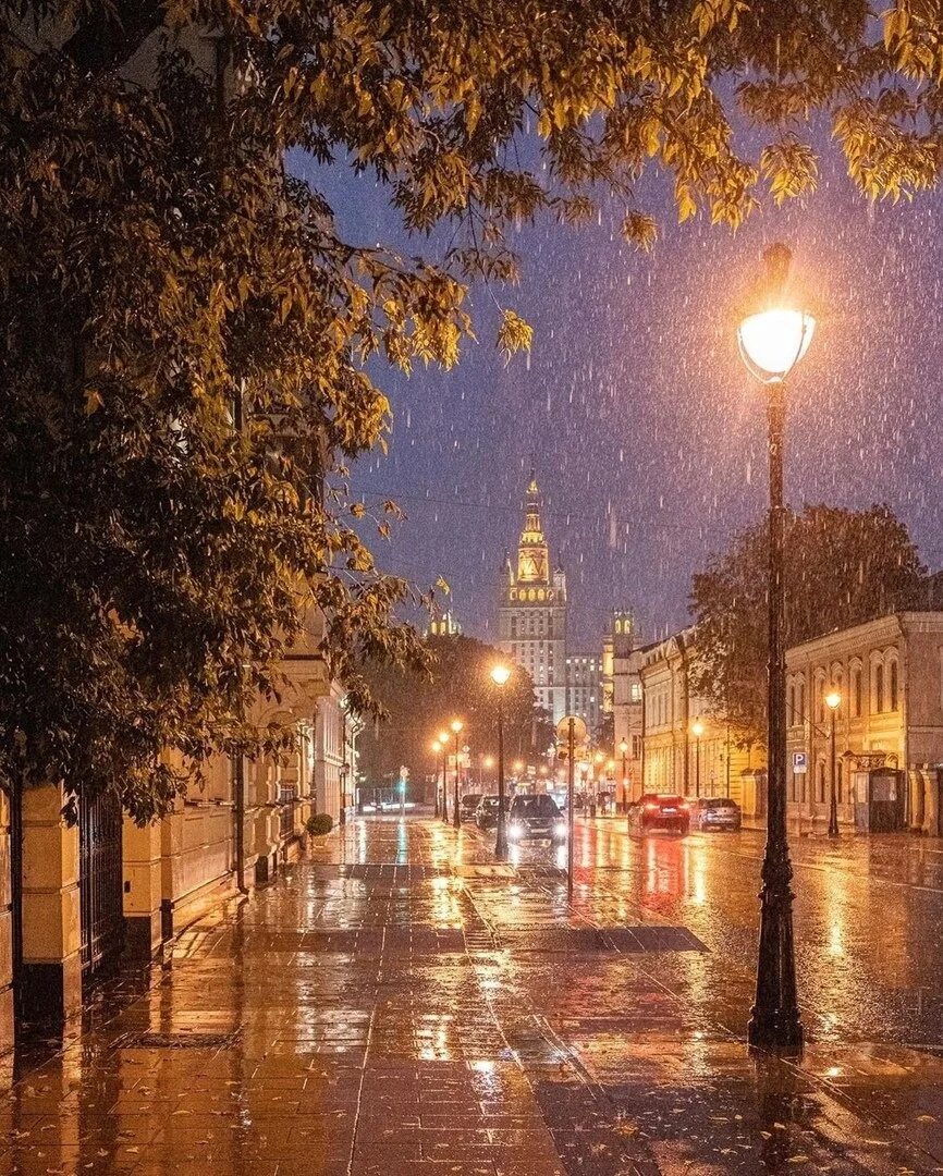 "Дождливый вечер". Вечерний город. Дождливая Москва. Дождь в Москве.