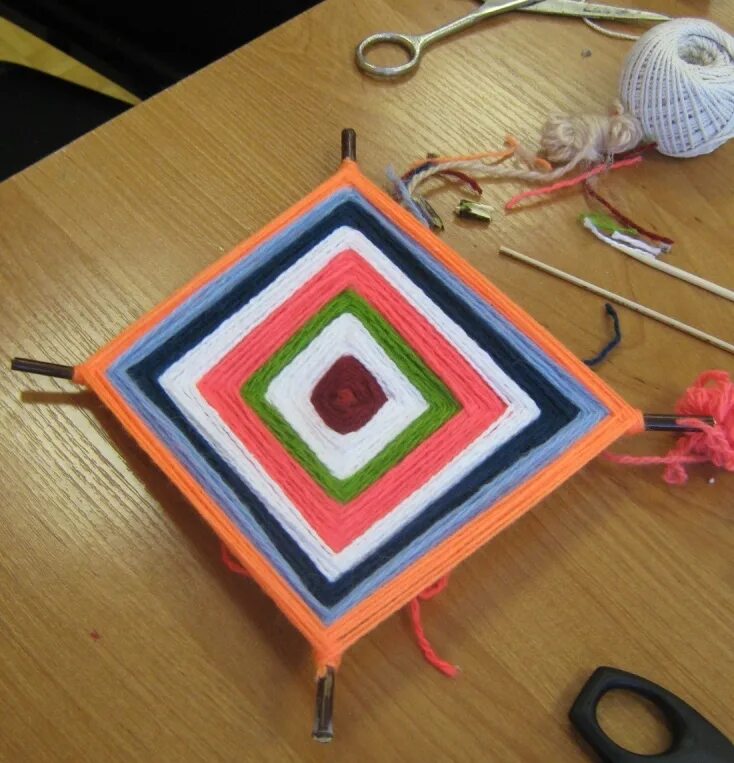 Божье око значение. Славянская мандала божье око. Обережная кукла божье око древний. Плетение мандалы божье око. Божье око значение.