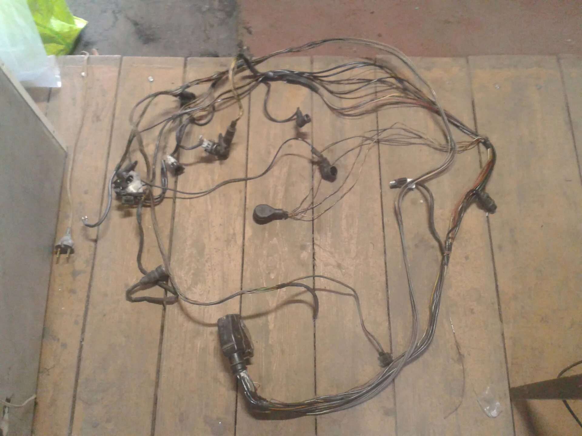 проводка m 104 2. мерседес 220 проводка двери. мерседес 124 проводка с нуля. W124 фишка на 4. проводка 124.