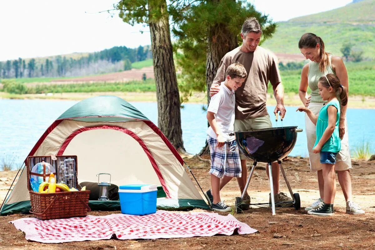 Camping together. Семейный кемпинг. Кемпинг семья 4 человека. Ап Кэмп. Цель создания кемпинга.