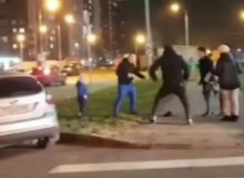 Нападение толпой. Кавказцы избили мужчину. Драка в Москве вчера вечером. Толпа кавказцев. В Питере толпой избили кавказцев.