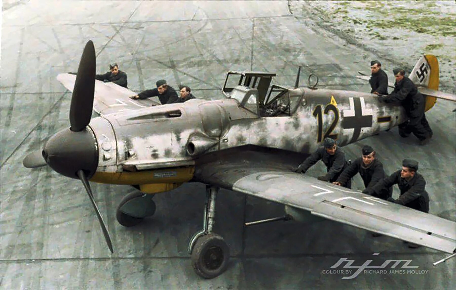 Мистер шмидт. Мессершмитт bf 109. Самолет Messerschmitt bf.109. Мессершмитт bf 109 1945. Мессершмидт БФ 109.