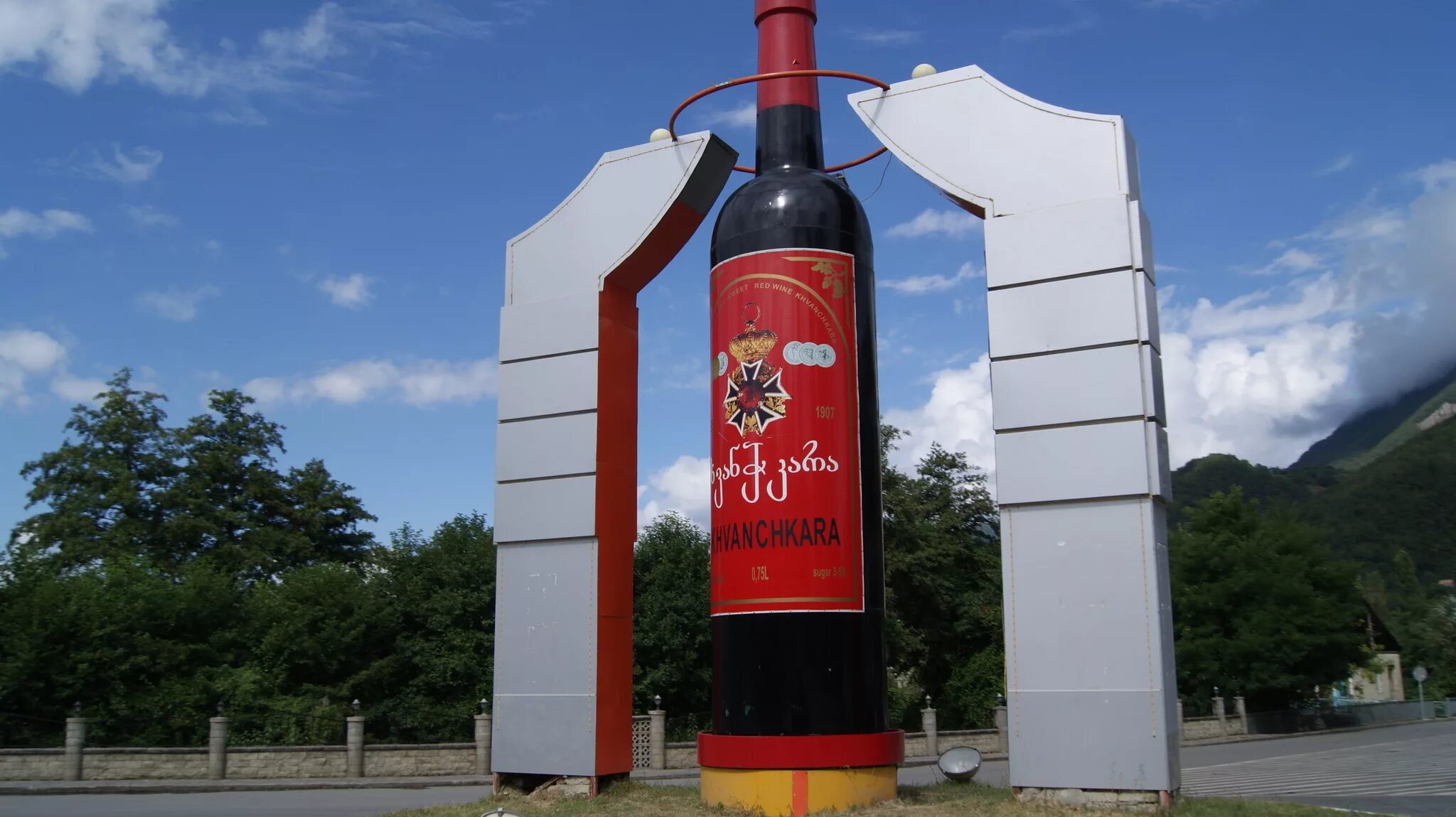 самая большая бутылка. Armand de brignac midas. большая бутылка. бутылка бальтазар бальтазар шампанского. большие бутылки.