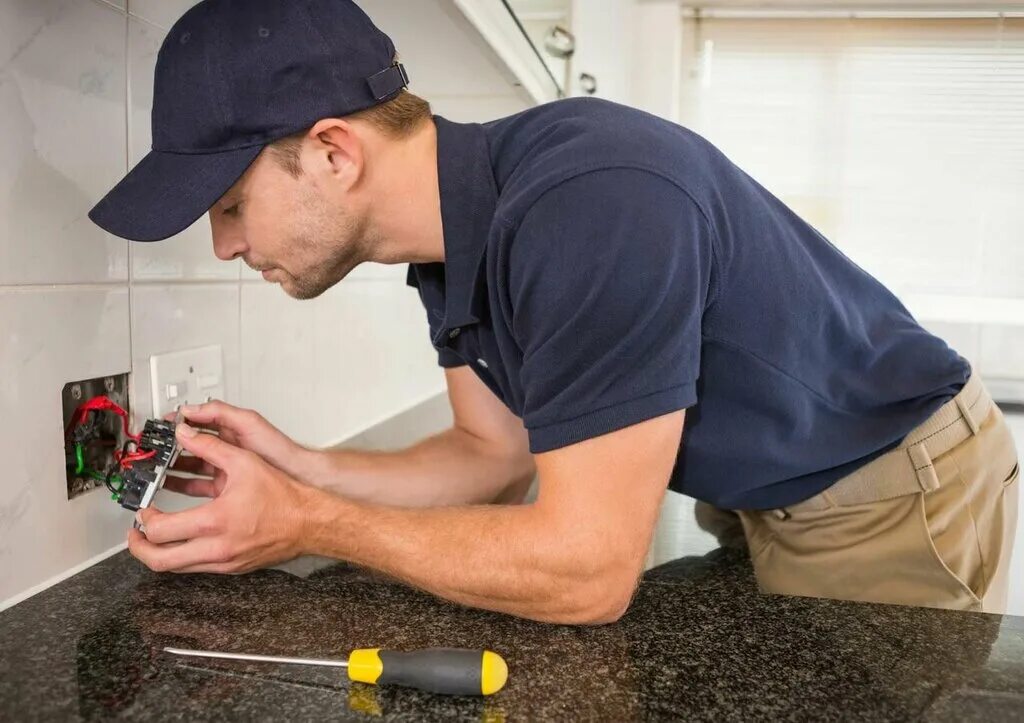 Сантехника. Сантехника вызывали. Мастер сантехник. Мастер электрик. Сантехник.