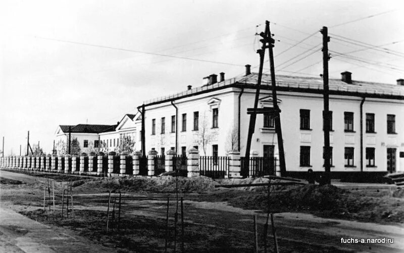 обл. поликлиника апатитско-кировской центральной городской больницы. акцгб детская поликлиника, апатиты. апатитско-кировская центральная городская больница. больница города кировска.