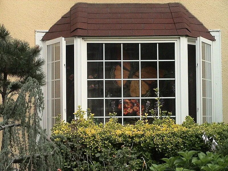 Window wiki. Декор окон снаружи в частном доме. эркер стеклянная архитектура. bow window. окно mcw с подписыннами элементами.