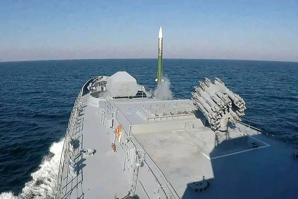 Флагман черноморского флота крейсер москва. Атака на корабль в крыму. Морской беспилотник в севастополе. Атака на корабль в крыму. Десантные корабли вмф россии.