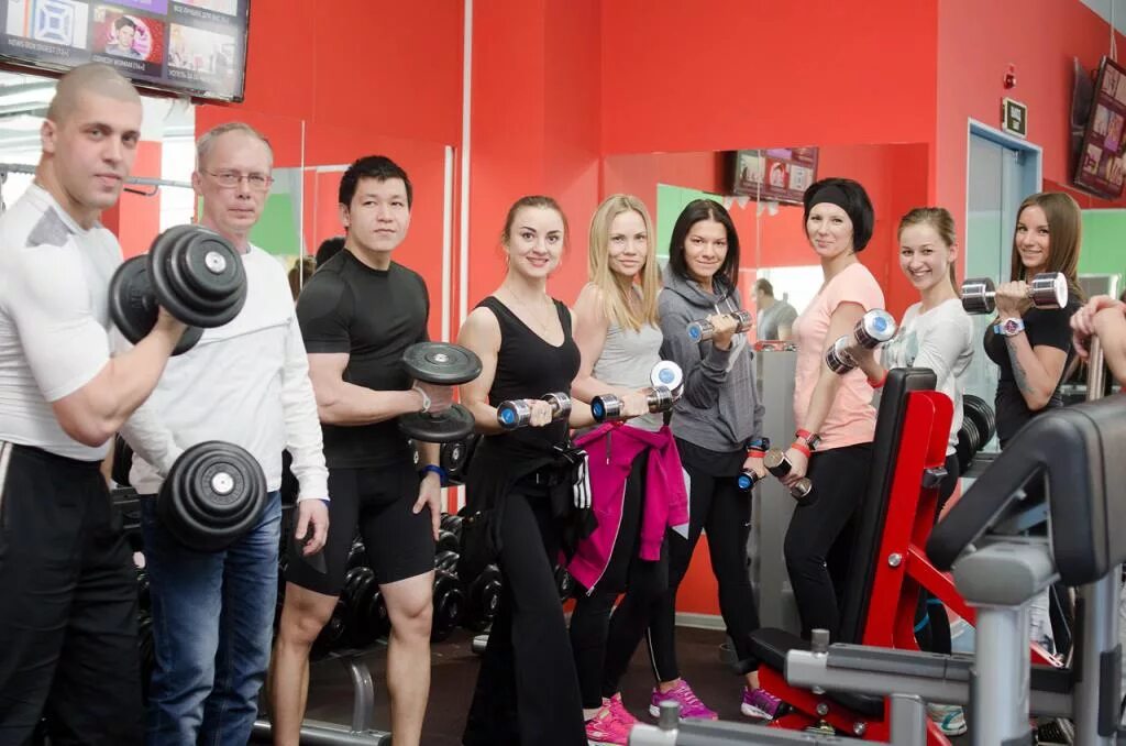 Прибой таганрог спортзал. Тренер таганрога. Фитнес клубы таганрог. Поздравить победителя в соревнованиях киокушинкай. Бизон таганрог тренажерный зал.
