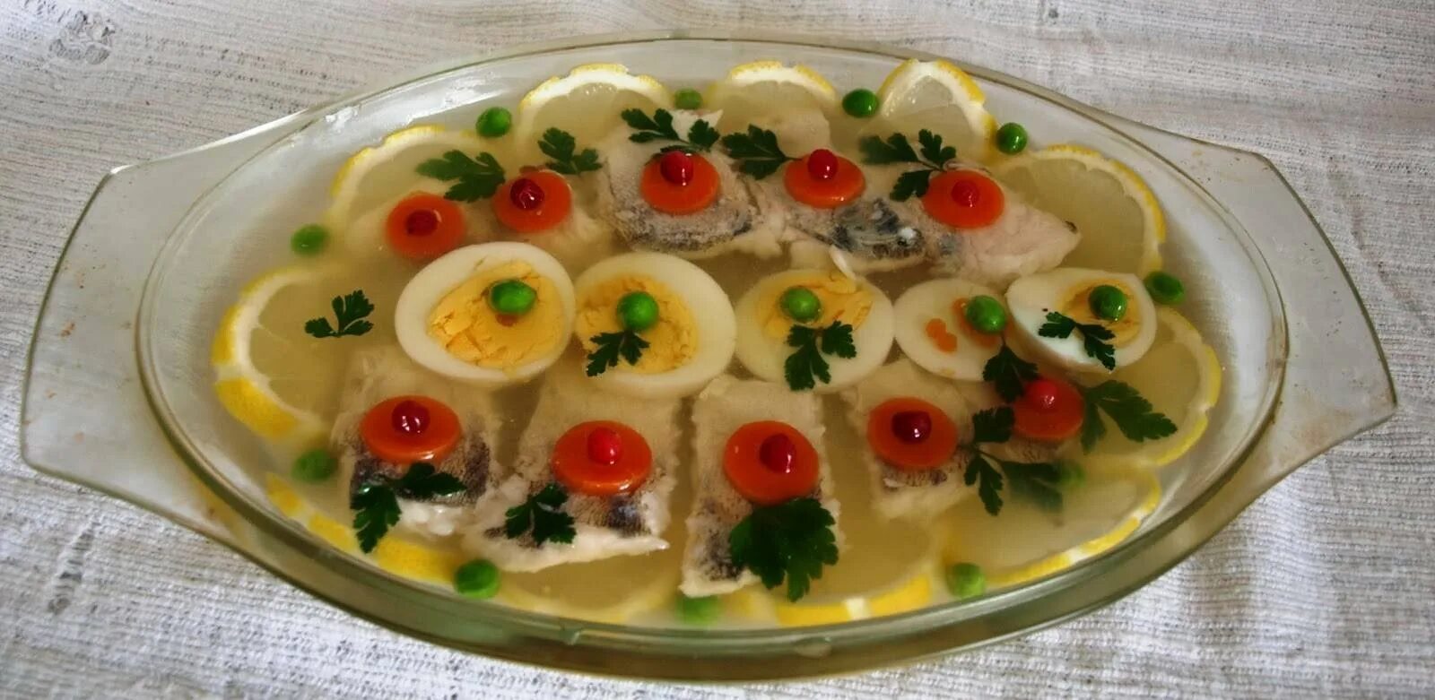 Заливное из рыбных консервов. Заливное из рыбных консервов. Заливное из судака от юлии высоцкой. Рыбное заливное мраморное. Рыбное заливное терпуг.