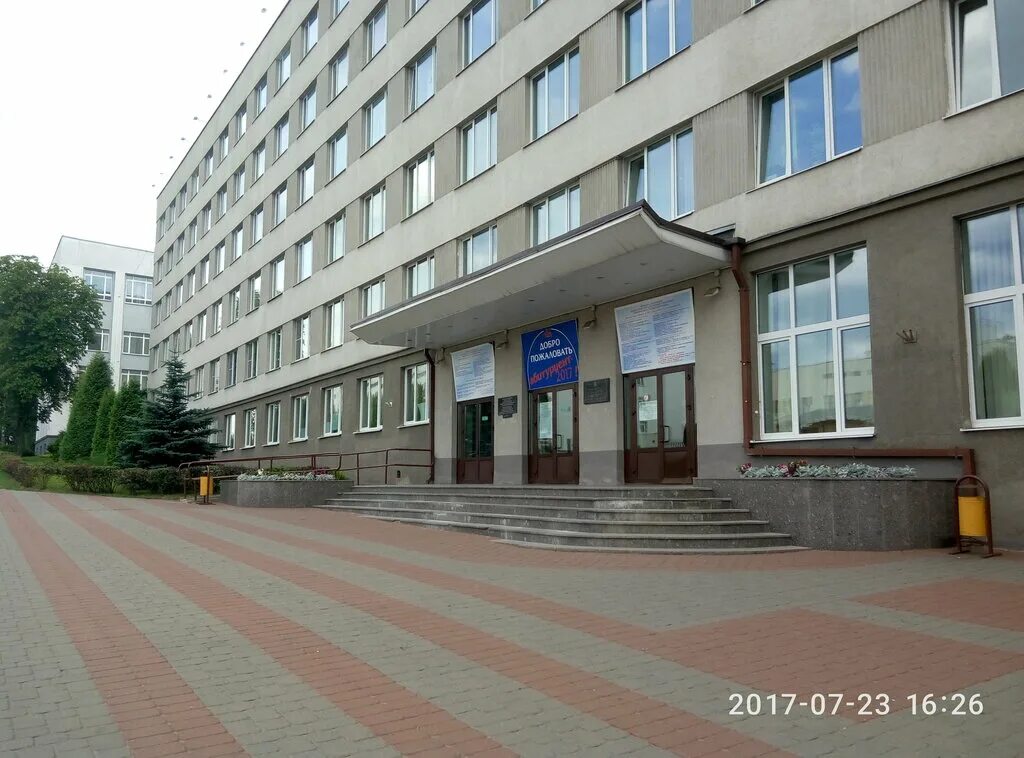 главная современная достопримечательность минска. дворец культуры камвольного комбината. сталинская архитектура в минске. минск беларусь палац культуры. республиканский дворец культуры в минске.