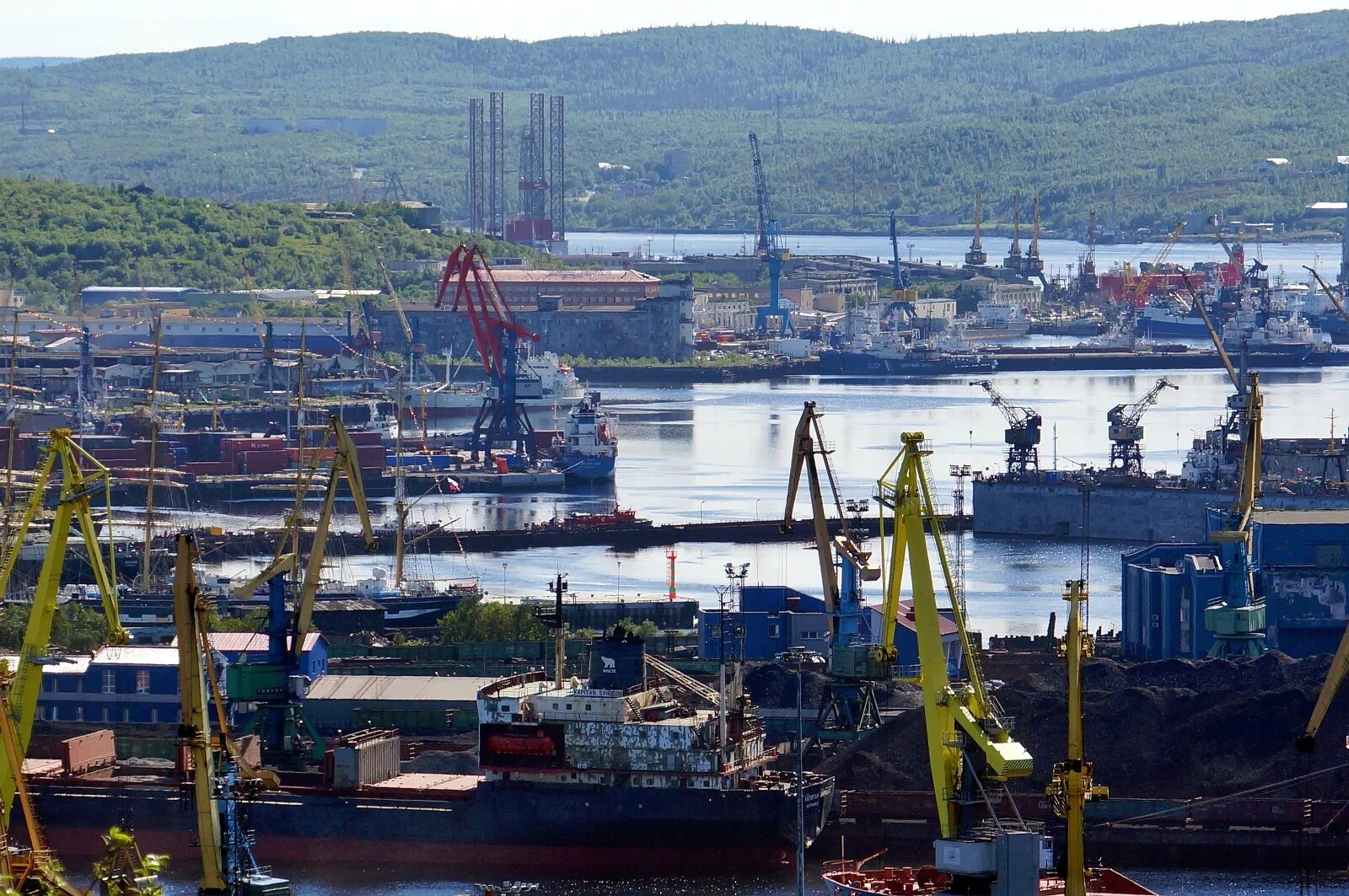 Порт мурманск страна. Мурманский морской порт. Морской торговый порт Мурманск. ММТП Мурманск. Незамерзающий порт мурмански.