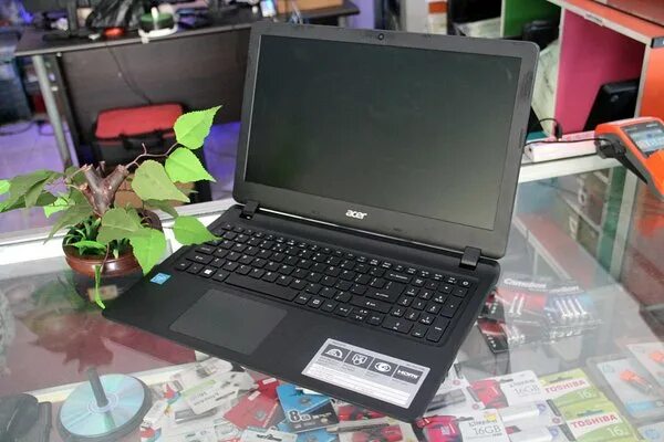 Aspire es1 533. Acer q242di. Ноутбук es1-533 c7gw. Es1-533-c5v8. Es1 533 c4tn.