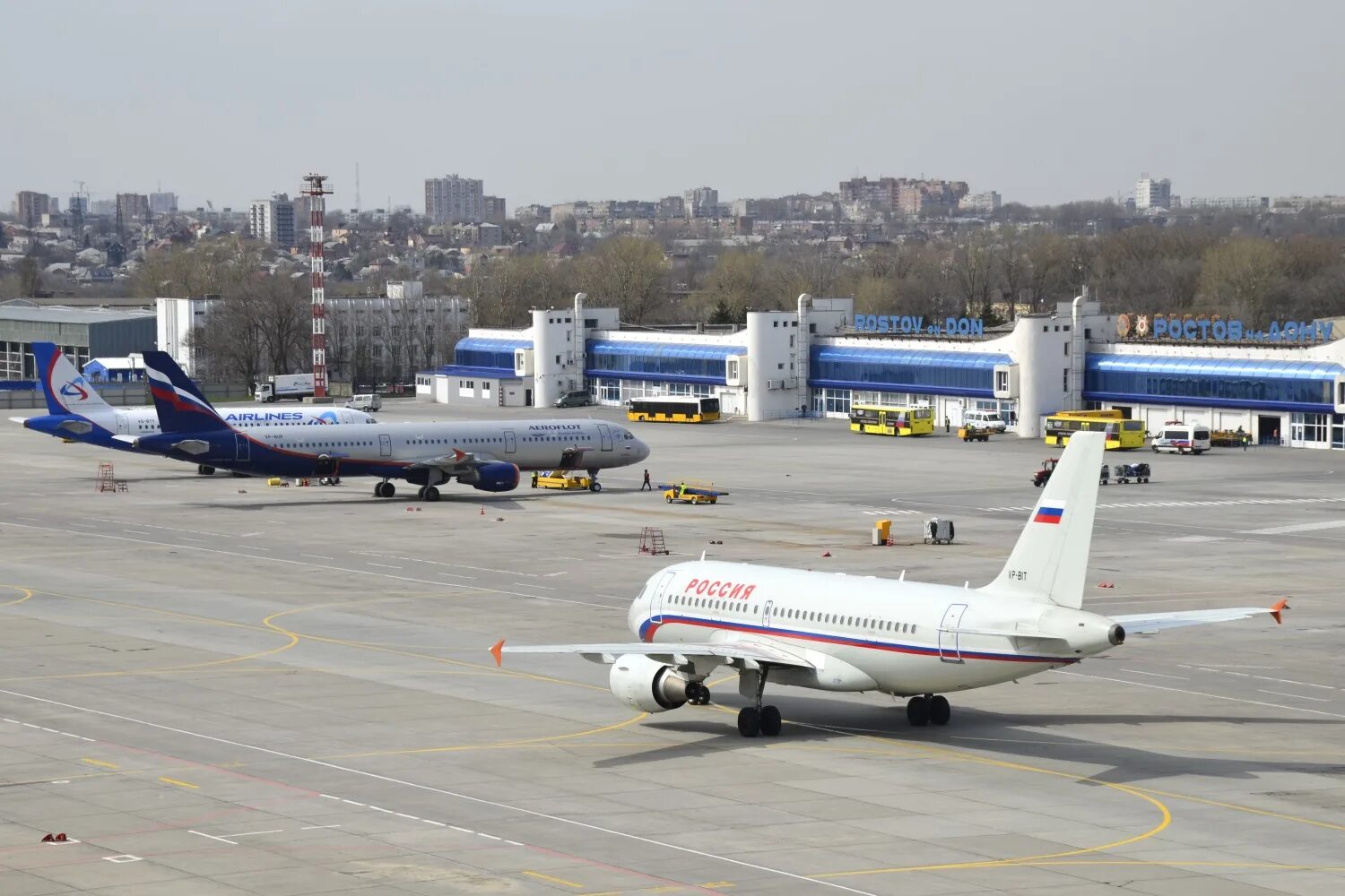 Летают ли самолеты в ростов на дону. Аэропорт ростова на дону. аэровокзал ростов на дону. ростовский аэропорт ростов на дону. ростов на дону самолет авиа аэропорт ростов на дону.