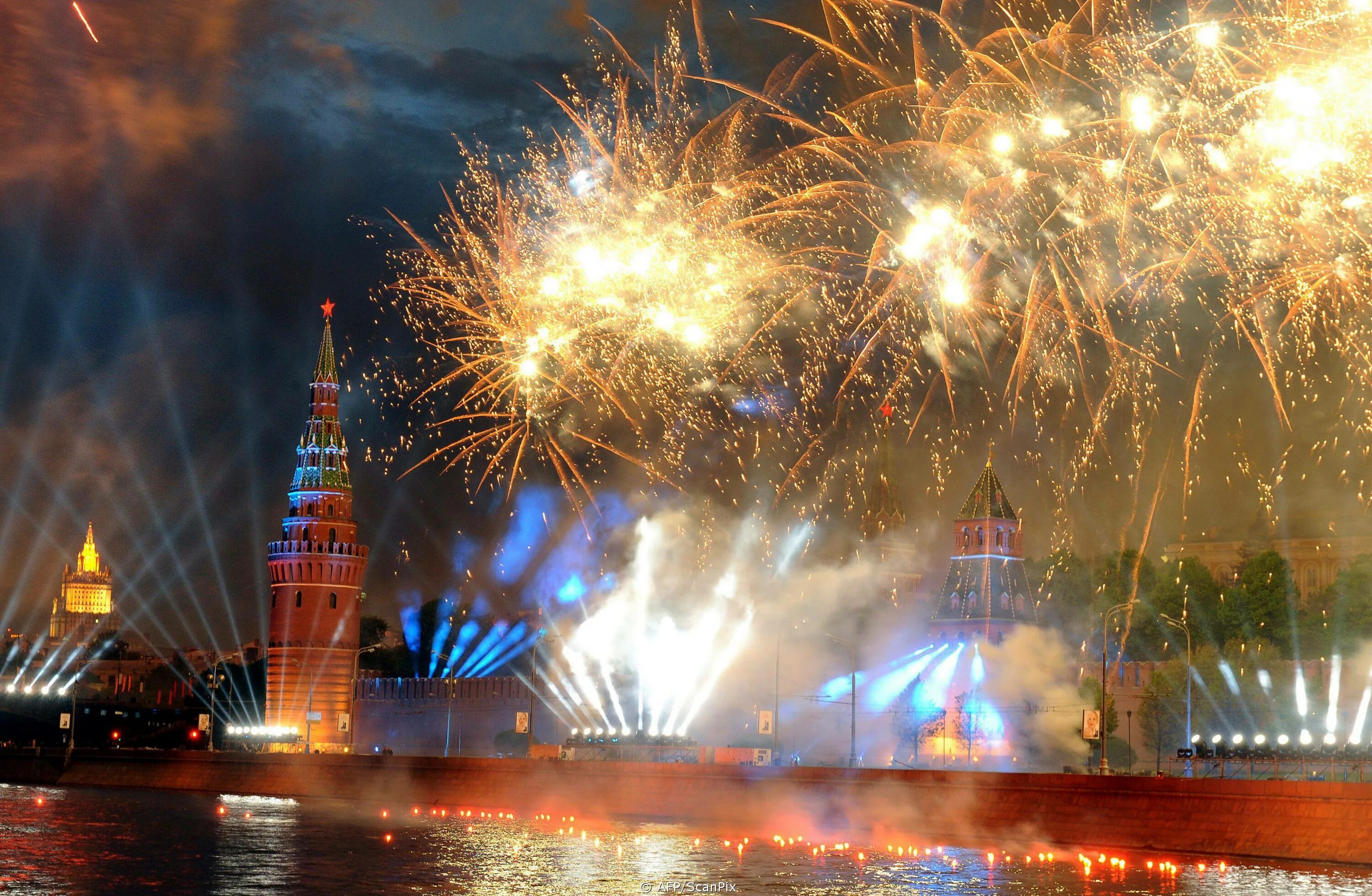 Солет день победа 9 мой Москва. Салют Победы в Москве. Салют 9 мая Москва. Салют Победы на красной площади в Москве. 8 9 мая москва