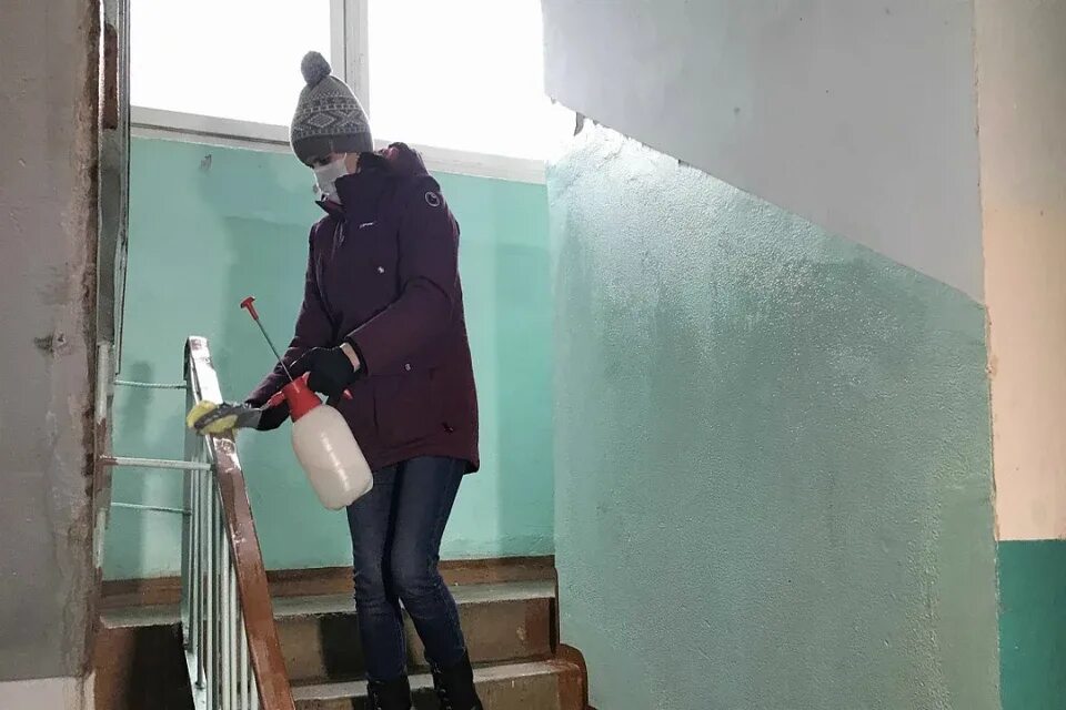 Работа уборщица домов подъездов. Уборка подъездов. обработка подъездов. мытье полов в подъезде. подъезд.
