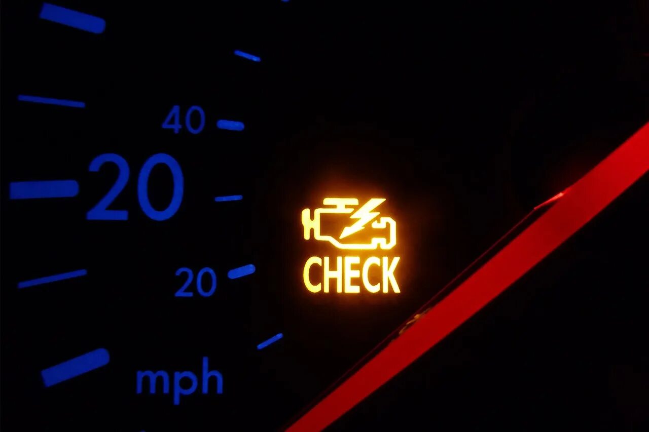 Машина показывает чек. Check engine на панели приборов. Индикатор check engine загорелся. Лампа check engine на панели приборов. Чек мотор на панель приборов.