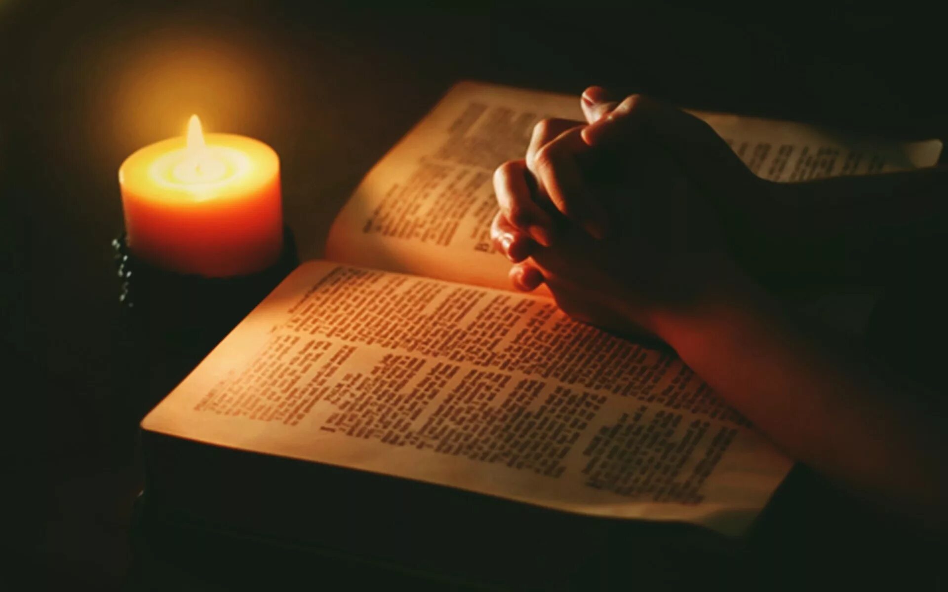 Молитвы в постели. Чтение молитвы. Молитва картинки. Молитва и чтение Библии. Чтение заговора.