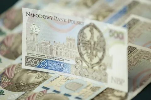 Деньги украинцам