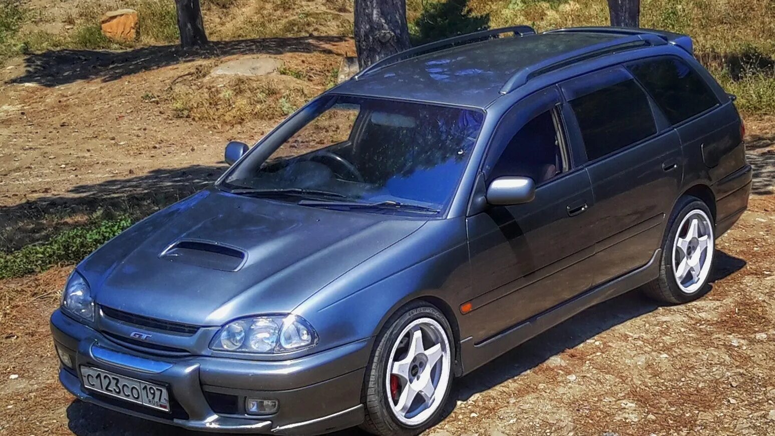 Калдина 95 год. Toyota Caldina gt-t. Oz Racing Chrono r17 на Субару. Тойота Калдина r17. Caldina Turbo 17 диски.